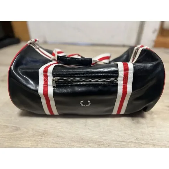 Fred Perry Classic Barrel Holdall Bag Duffle Travel‎ Black White Punk Oi! Blitz - Picture 2 of 14